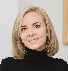 Dr. Chloe Carmichael